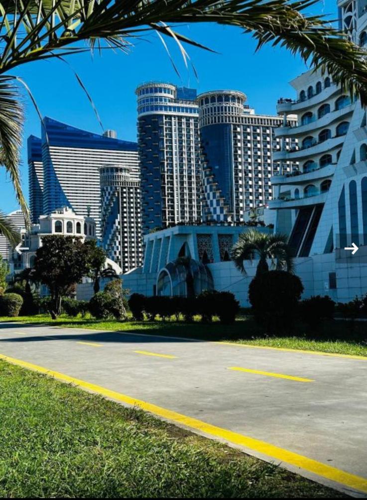 Orbi Sea Tower Apartment Batumi Bagian luar foto