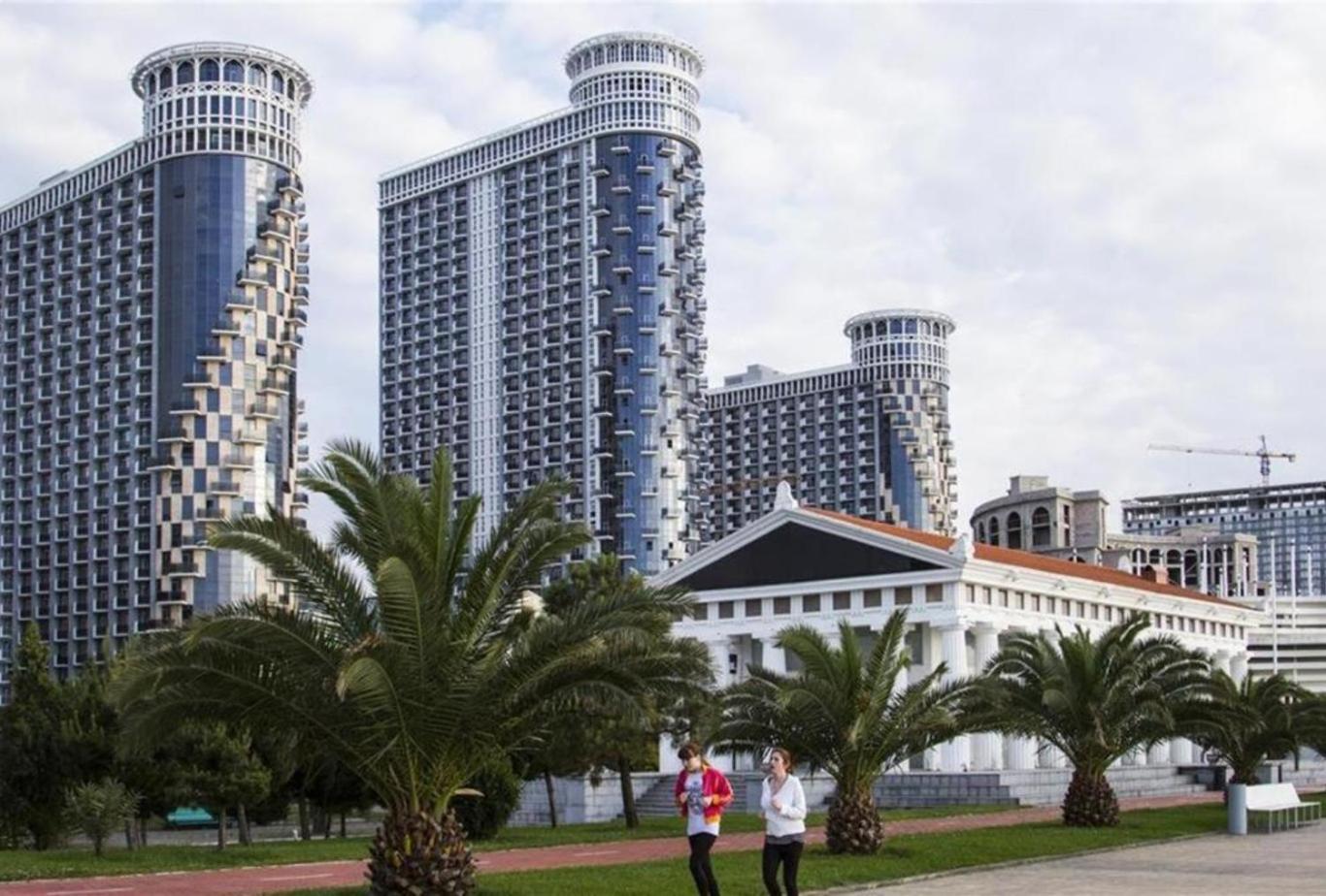 Orbi Sea Tower Apartment Batumi Bagian luar foto